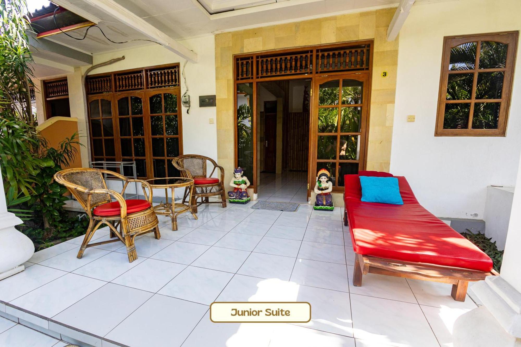 Kaia Lovina Guest House Junior Suite Екстер'єр фото