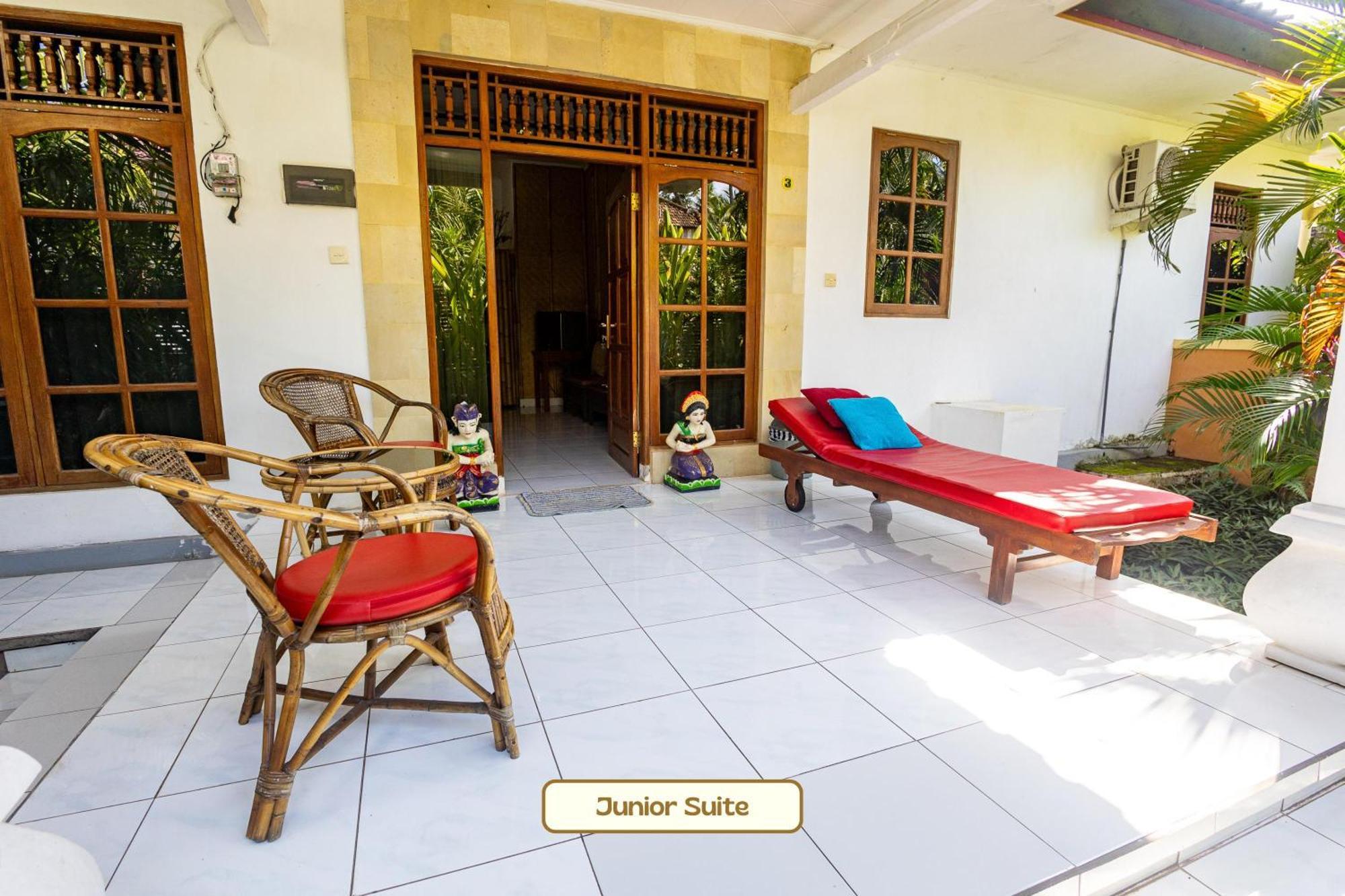 Kaia Lovina Guest House Junior Suite Екстер'єр фото